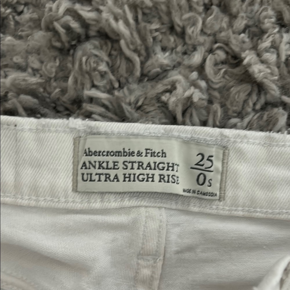 Abercrombie Ankle Straight Ultra High Rise Jeans - Picture 3 of 5